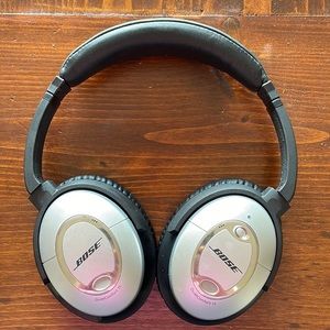 Bose Quiet Comfort 15. CORDED noise cancelling headphones